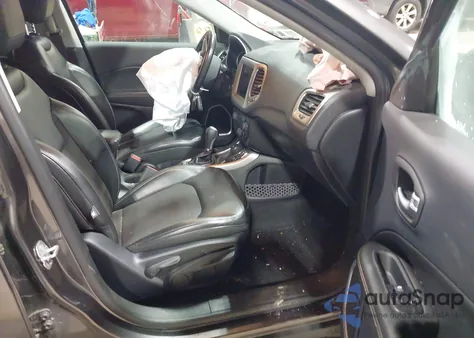 2018 Jeep Compass Latitude 4X4 from USA, damaged, VIN 3C4NJDBB4JT402164